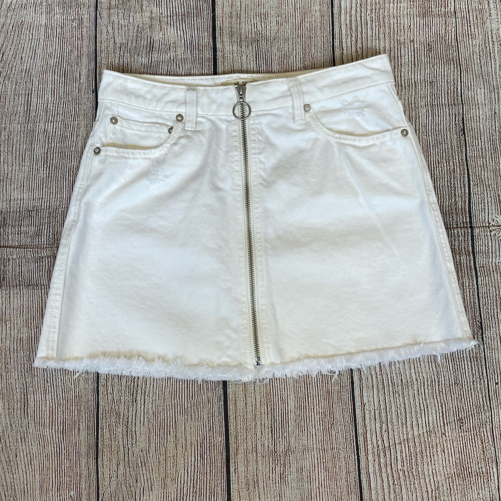 We the free white denim mini skirt distressed look zips up the front size 28